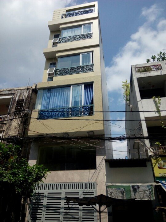 Kẹt tiền bán gấp nhà đường 3/2, quận 10. 6x13m, nở hậu 4 tầng giá 17 tỷ. LH 0917185096