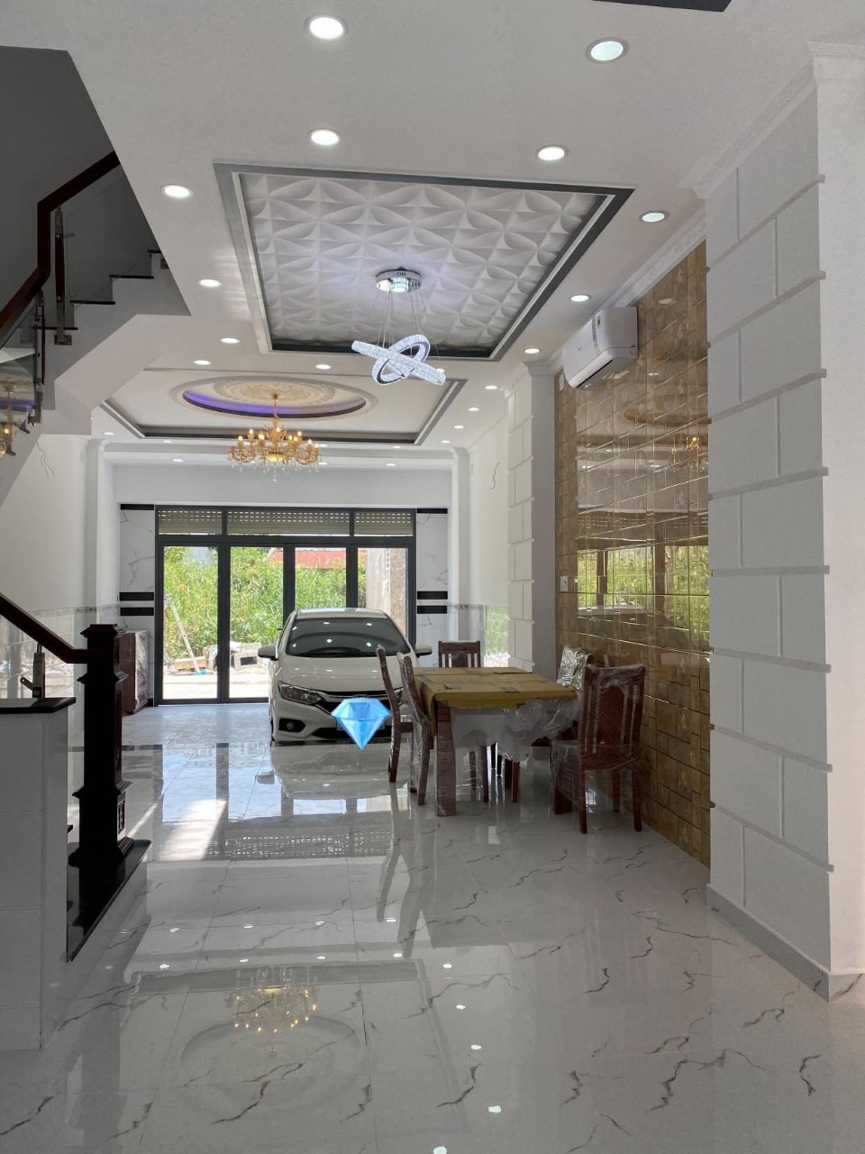 Bán nhà mặt tiền cư xá Nguyễn Trung Trực phường 12 quận 10, DT: 5.95x17.98m, 2 lầu, giá 14.5 tỷ, thích hợp mua ở