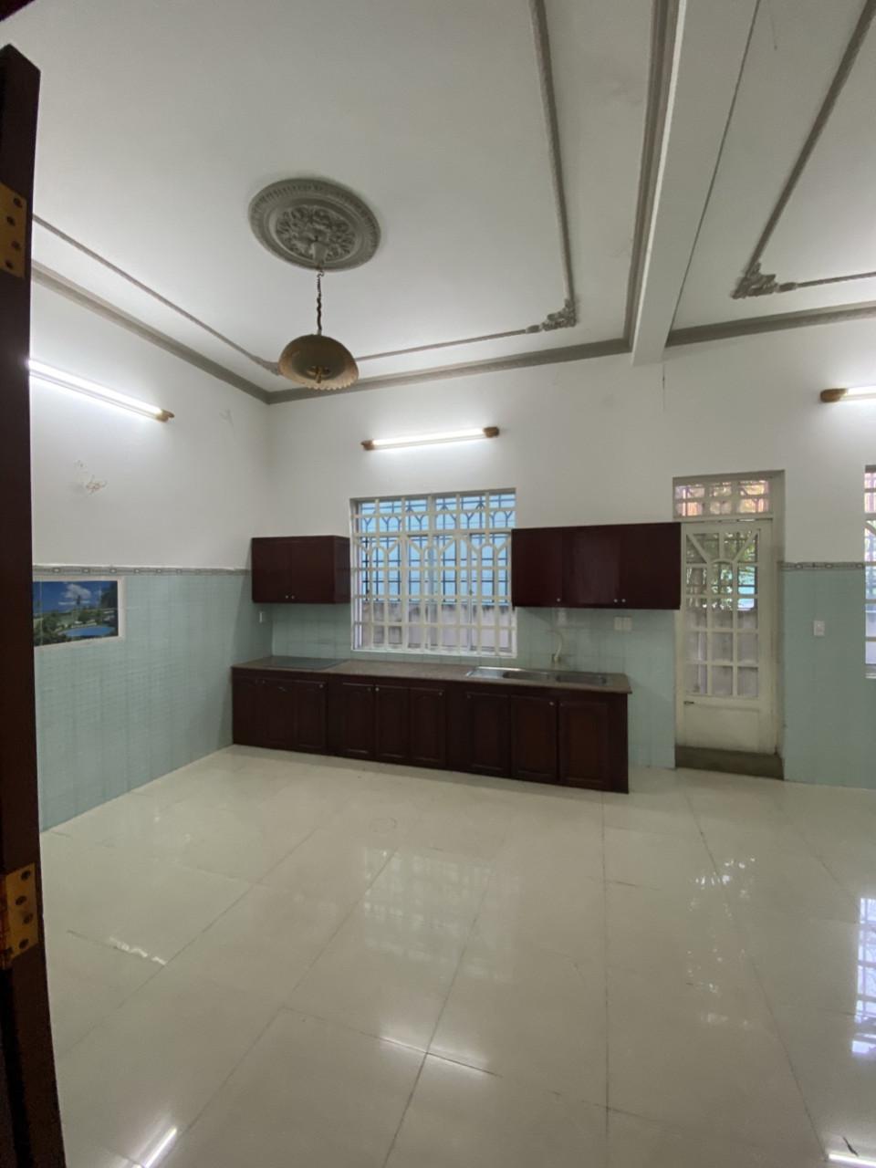 Chính chủ bán gấp nhà kiểu biệt thự HXH Nguyễn Oanh, DT 8,2x18m, 2 tầng, giá 10,4 tỷ 