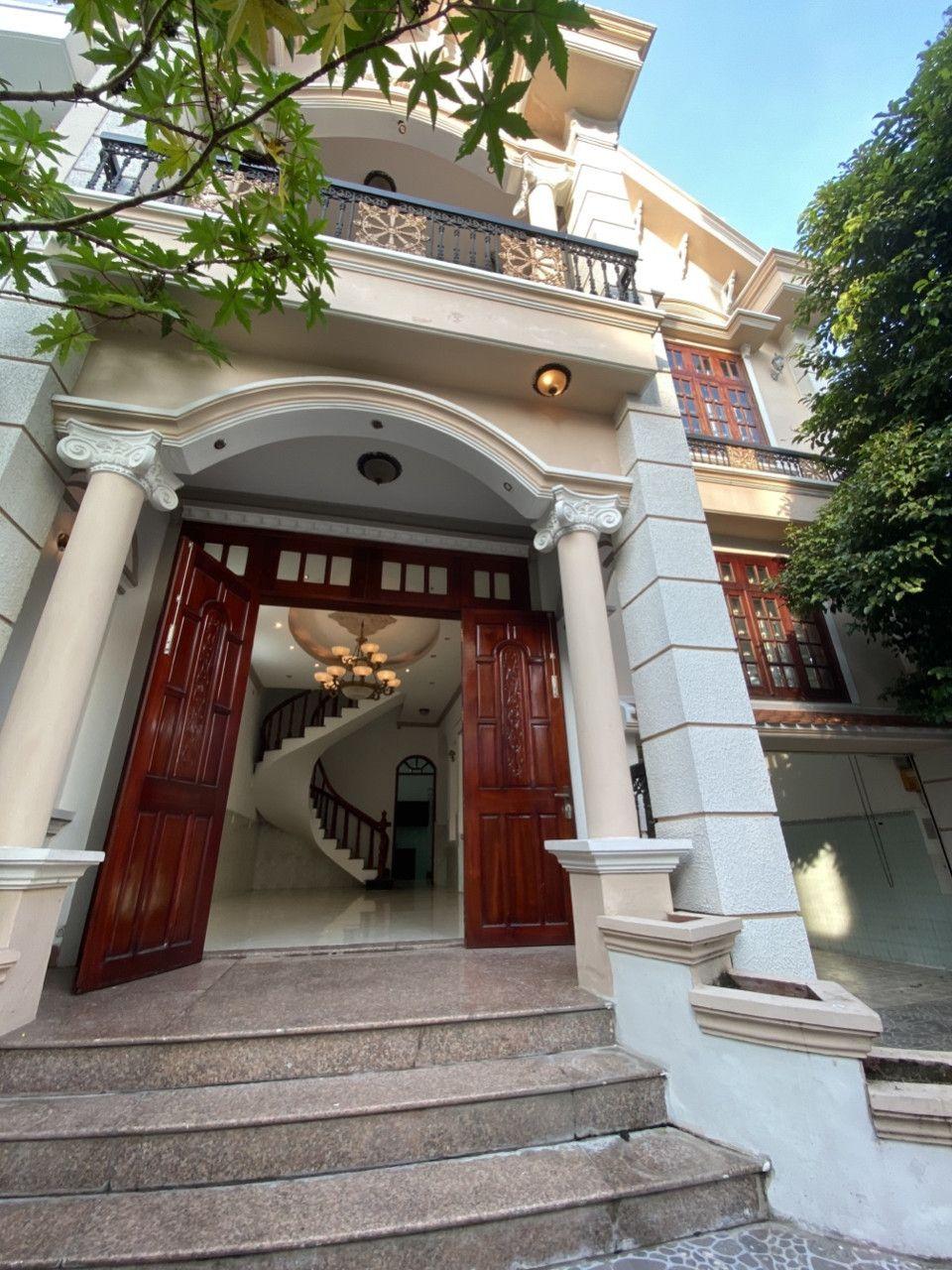 Chính chủ bán gấp nhà kiểu biệt thự HXH Nguyễn Oanh, DT 8,2x18m, 2 tầng, giá 10,4 tỷ 