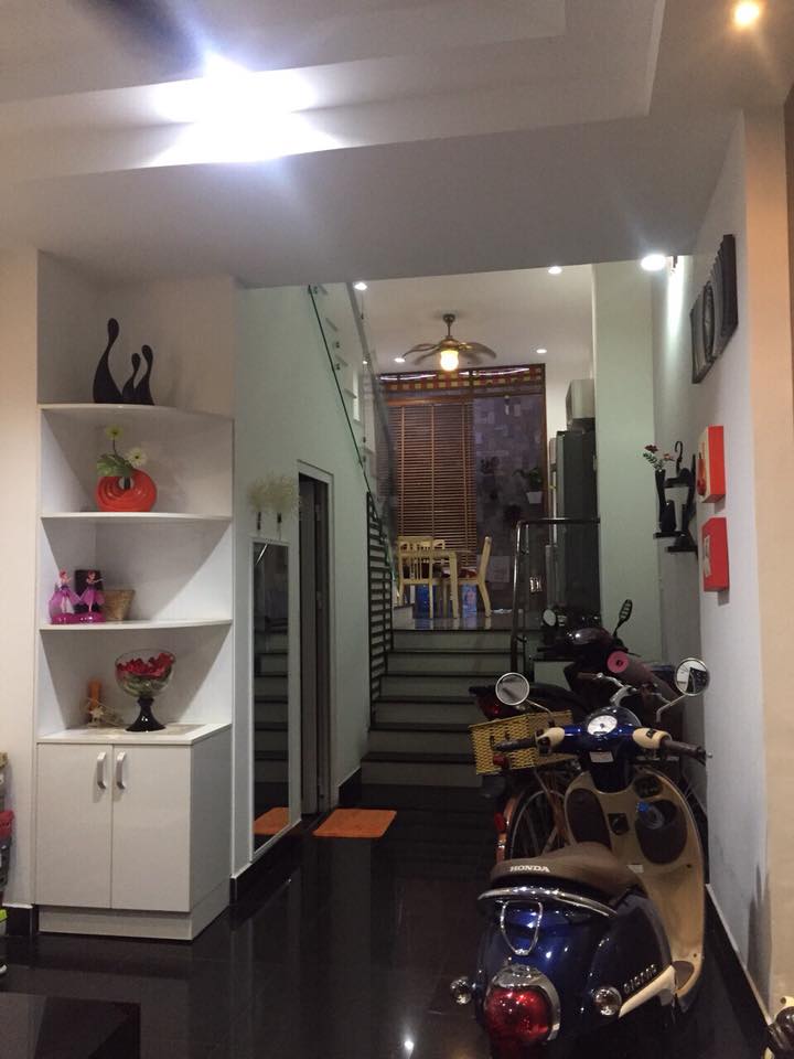 Bán gấp 2MT trước sau Hẻm xe tải 10m Lạc Long Quân, DT lớn: 4.3x16m, chỉ 8 tỷ 9, LH: 0915190011