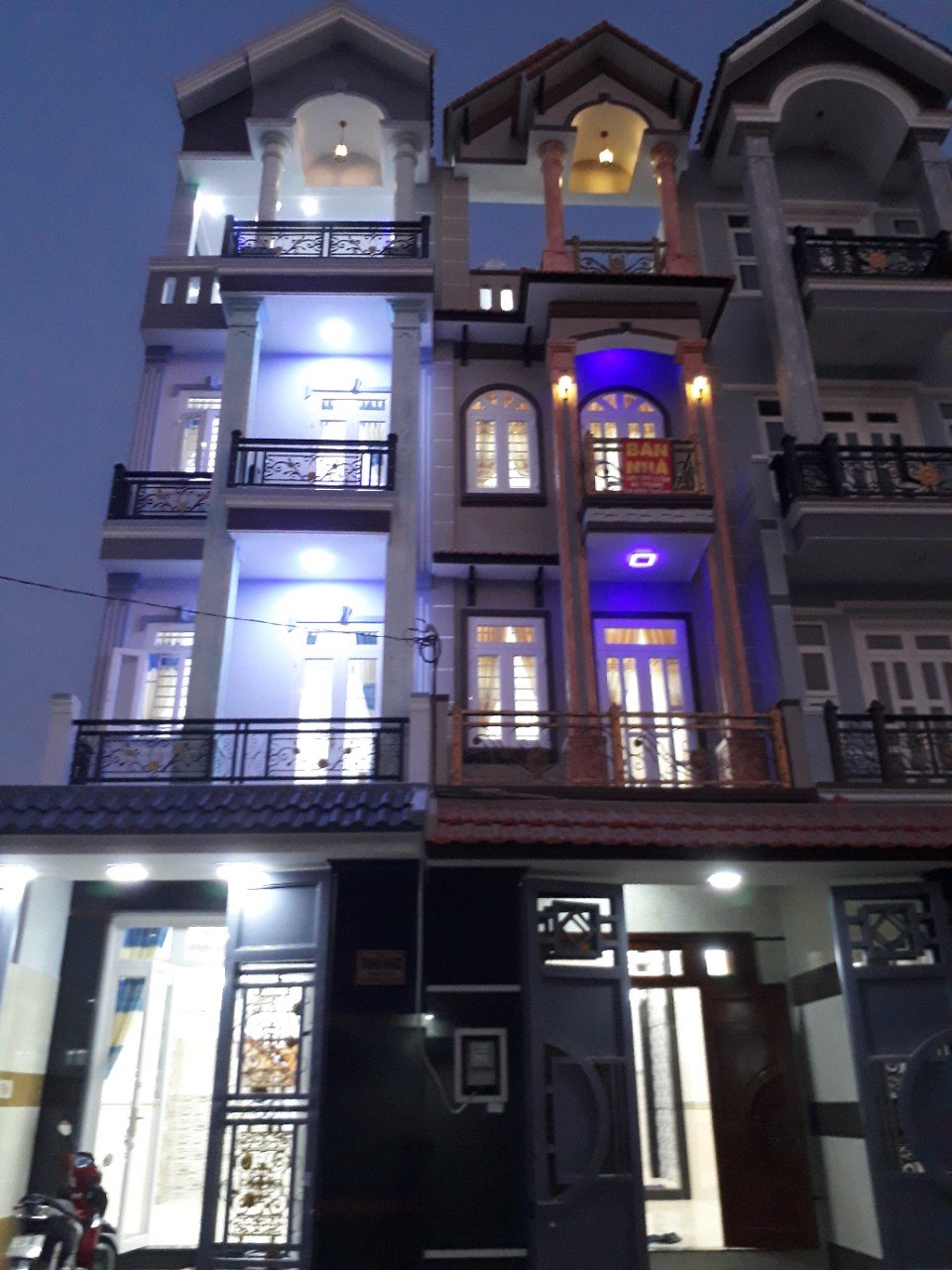 Bán nhà đẹp kiểu biệt thự quận Bình Tân, 4 tấm, DT 4x20m, hẻm 10m đều thông đường Hương Lộ 2