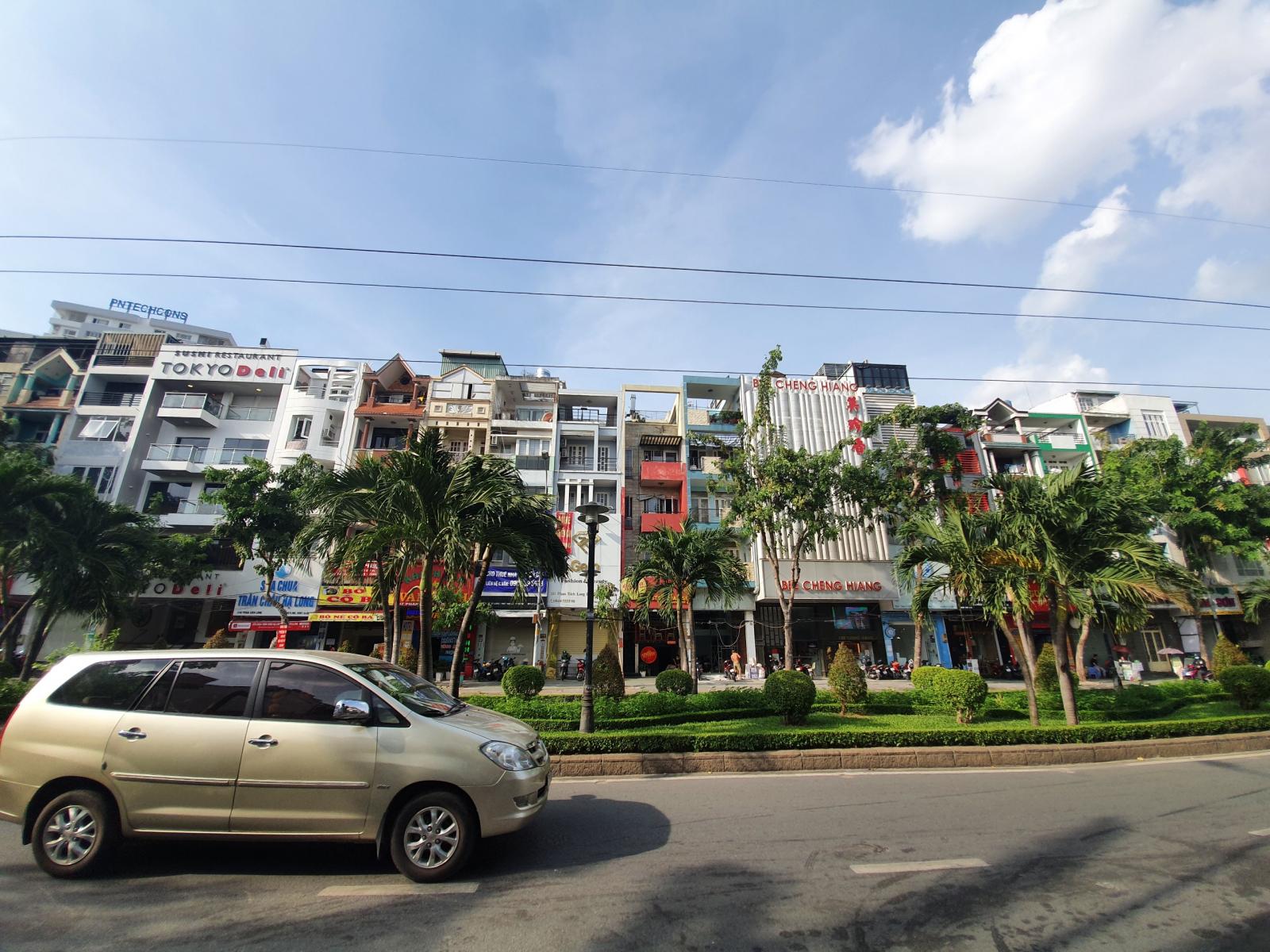 Bán nhà mặt tiền đường Nguyễn Cửu Đàm, Tân Phú. DT: 6*20M. Giá chỉ 19.8 tỷ TL