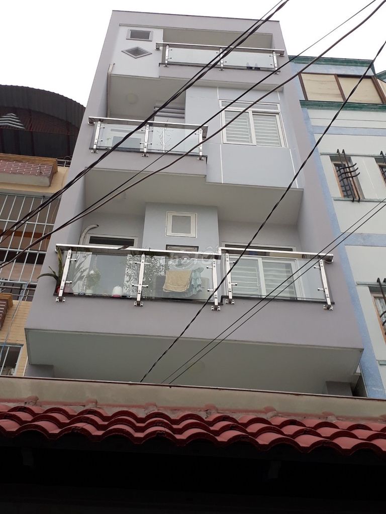 Bán nhà 2 lầu, sân thượng  hẻm 349 Nguyễn Trãi Quận 5 dt 4.2x13m giá 8.6 tỷ