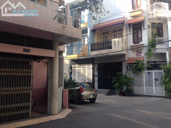 bán nhà 4 tầng, nở hậu \hẻm xe hơi, 6.5 tỷ  (4x6 m )\ Khu Vực Nguyễn Thị Minh Khai,P5, Q3.