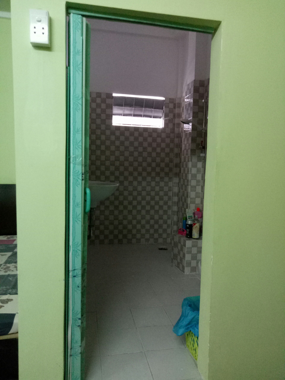 Kẹt tiền bán nhà mặt tiền Quận 1 Phường Nguyễn Cư Trinh DT 3,95x15m 3 lầu