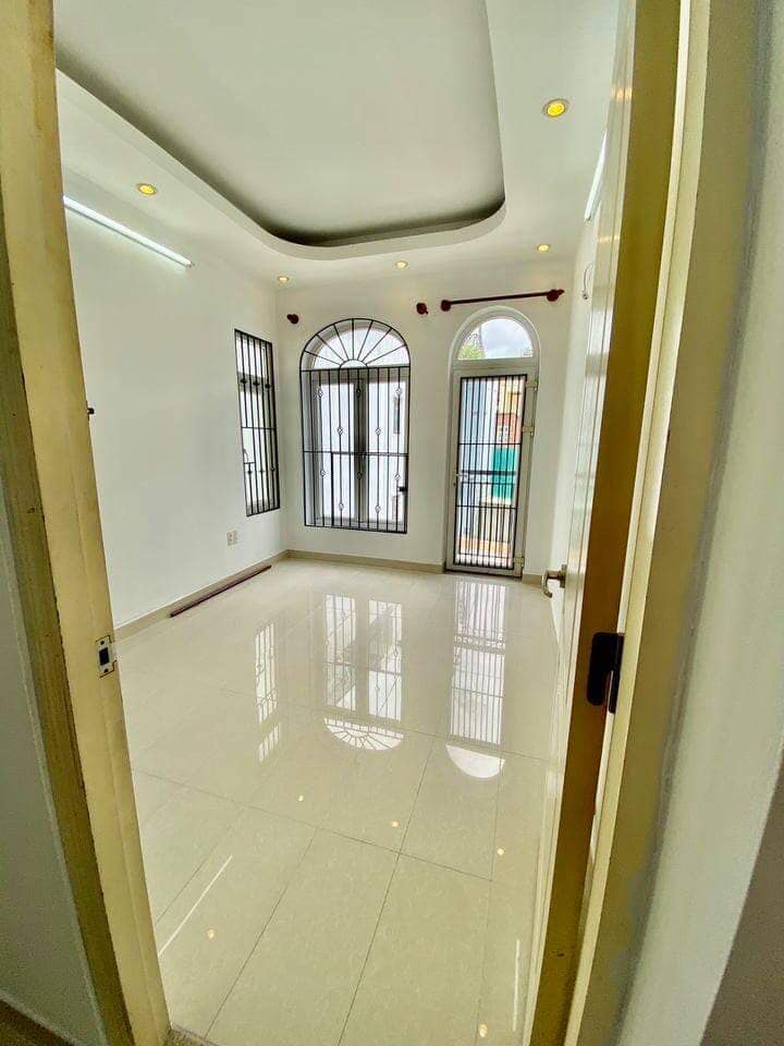 Ngộp BANK! Bán nhà 4 tầng_HXH_7PN_CMT8_Q10_Giá 5 tỷ