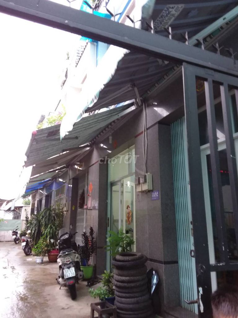 Nhà phố 1 trệt, 2 lầu cách MT Phú Định 30m, hẻm 3,5m, Sổ hồng riêng