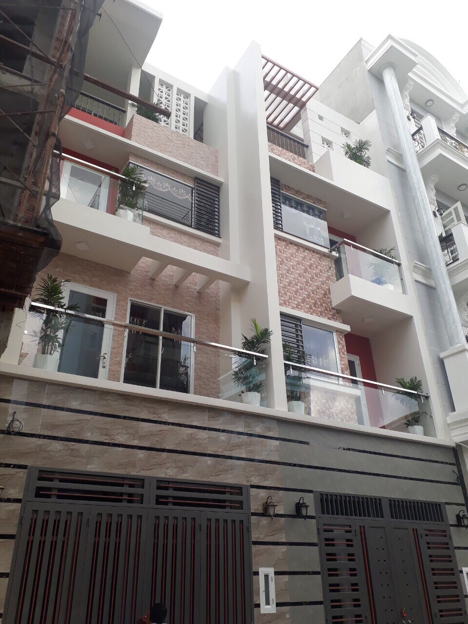 Bán nhà 3 tầng mặt tiền đường C1, P13, Tân Bình, DT 6mx10m, cho thuê giá cao, giá 12.3 tỷ TL