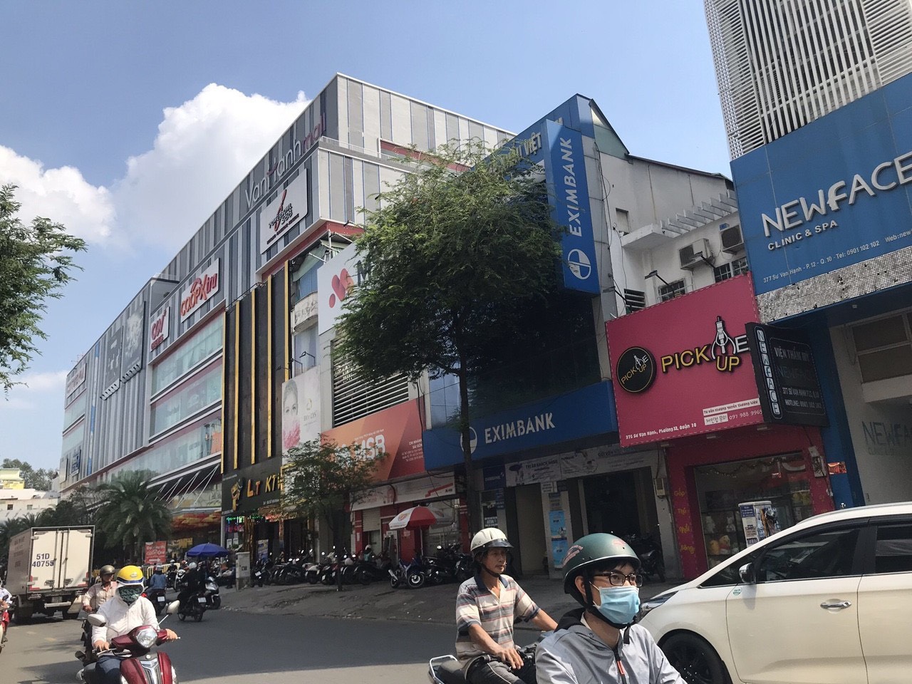 MT Hoàng Hoa Thám, P12, Tân Bình, 6.5x30m, đối diện chợ