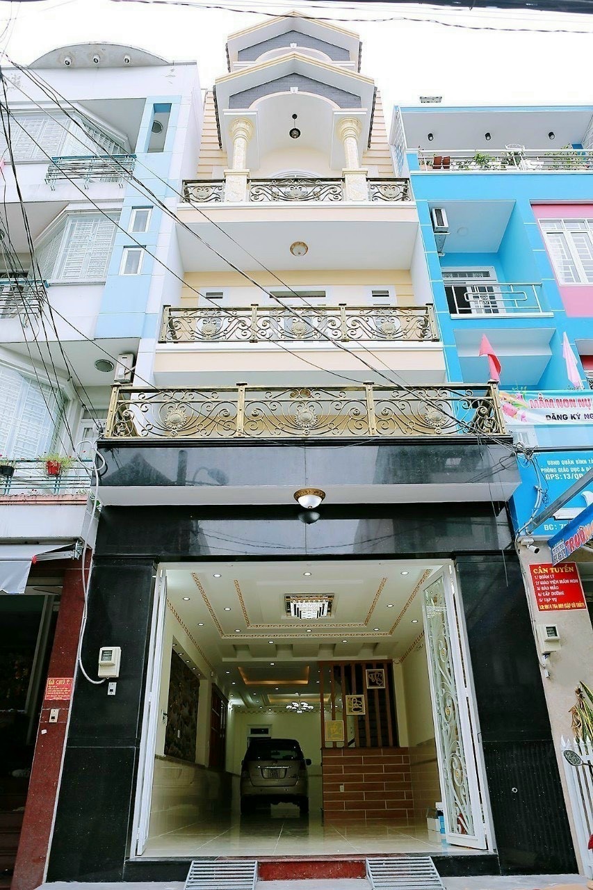 Bán nhà HXH tuyệt đẹp 104 đường Thành Thái phường 12 quận 10, DT: 4x17.2m, 2 lầu, giá 11.8 tỷ