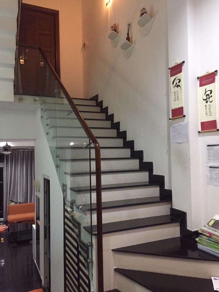 Bán gấp MT Minh Phụng, ngang 4 dài 14 vuông vức, chỉ 13 tỷ 3 – rẻ hơn giá thị trường 600tr, Q.11 LH: 0915190011