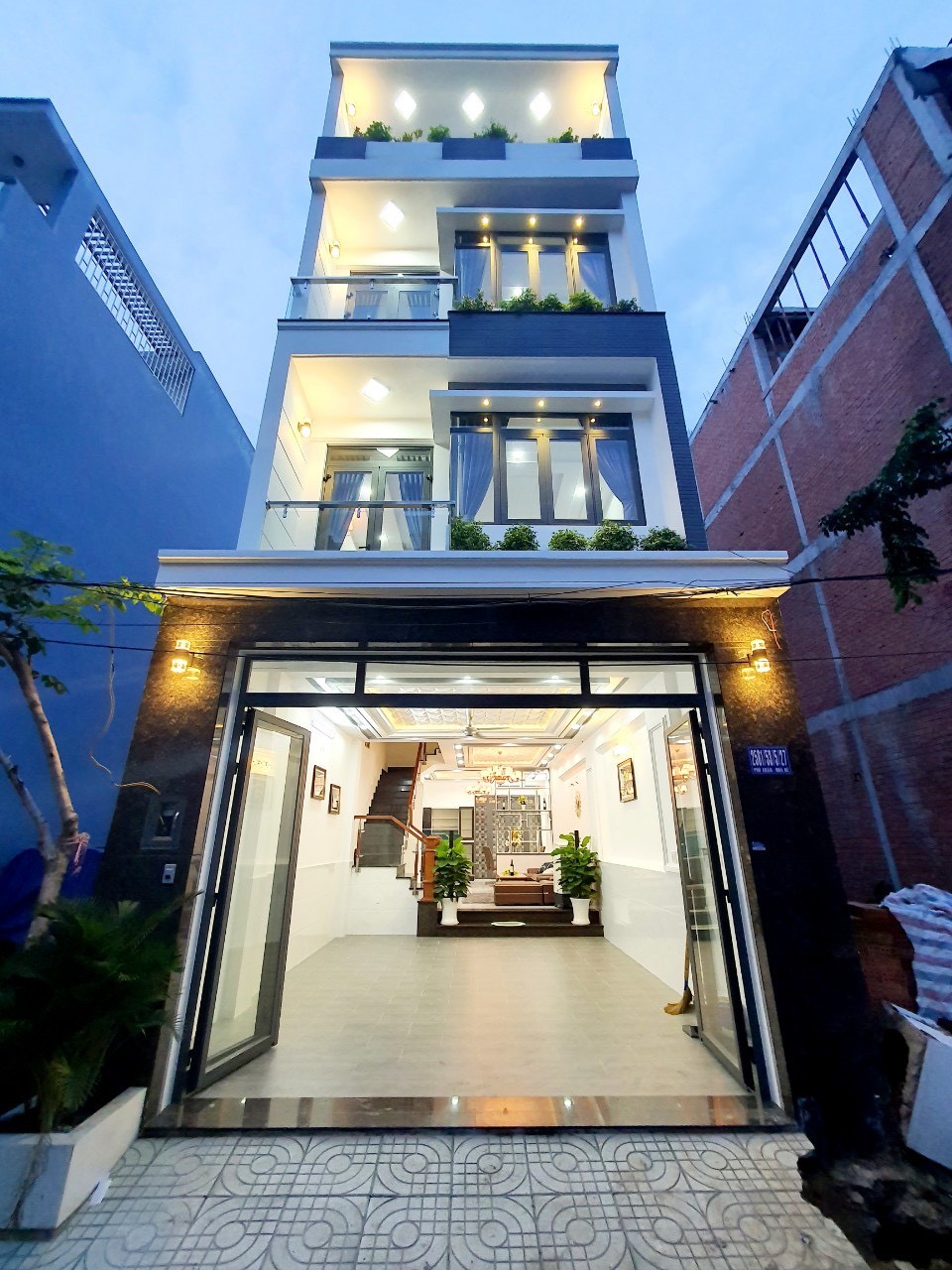 Bán nhà HXH khu rất đẹp 163 đường Thành Thái phường 14 quận 10, DT: 4x20, 3 lầu, giá 12.2 tỷ