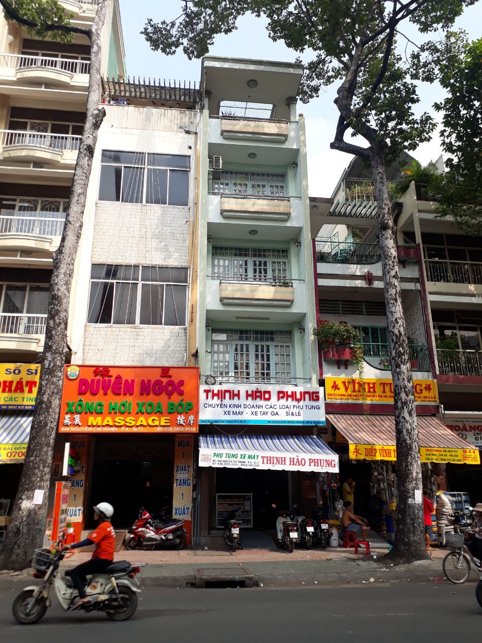 Mặt tiền đường 3 tháng 2 gần ngã tư Lê Đại Hành cao 6 tầng sân thượng lề đường 4m cực xung