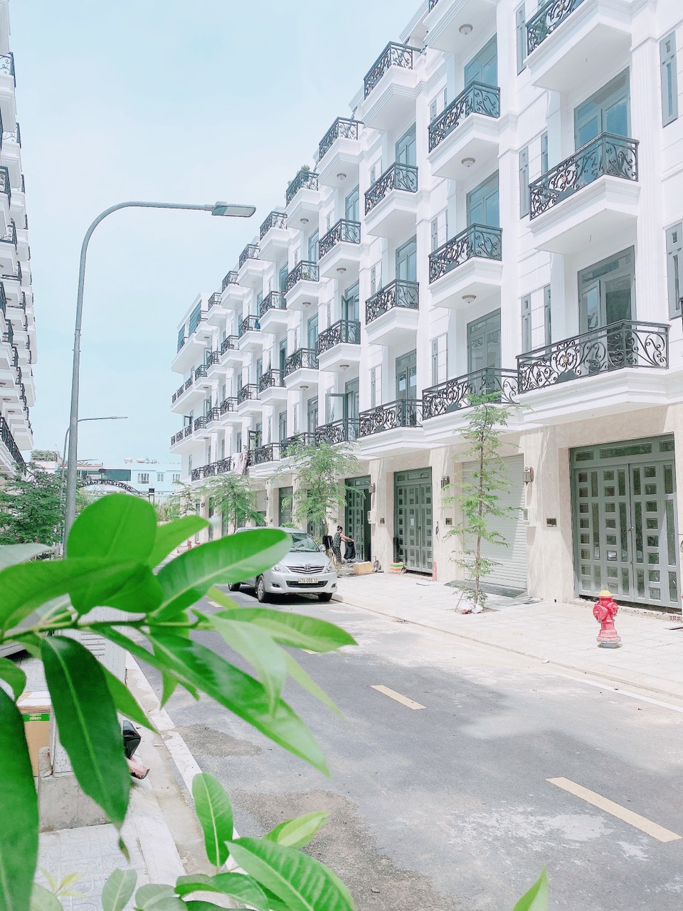Cần bán gấp căn shophouse mới xây mặt tiền đường ngay chợ phường Thạnh lộc  , Q. 12.