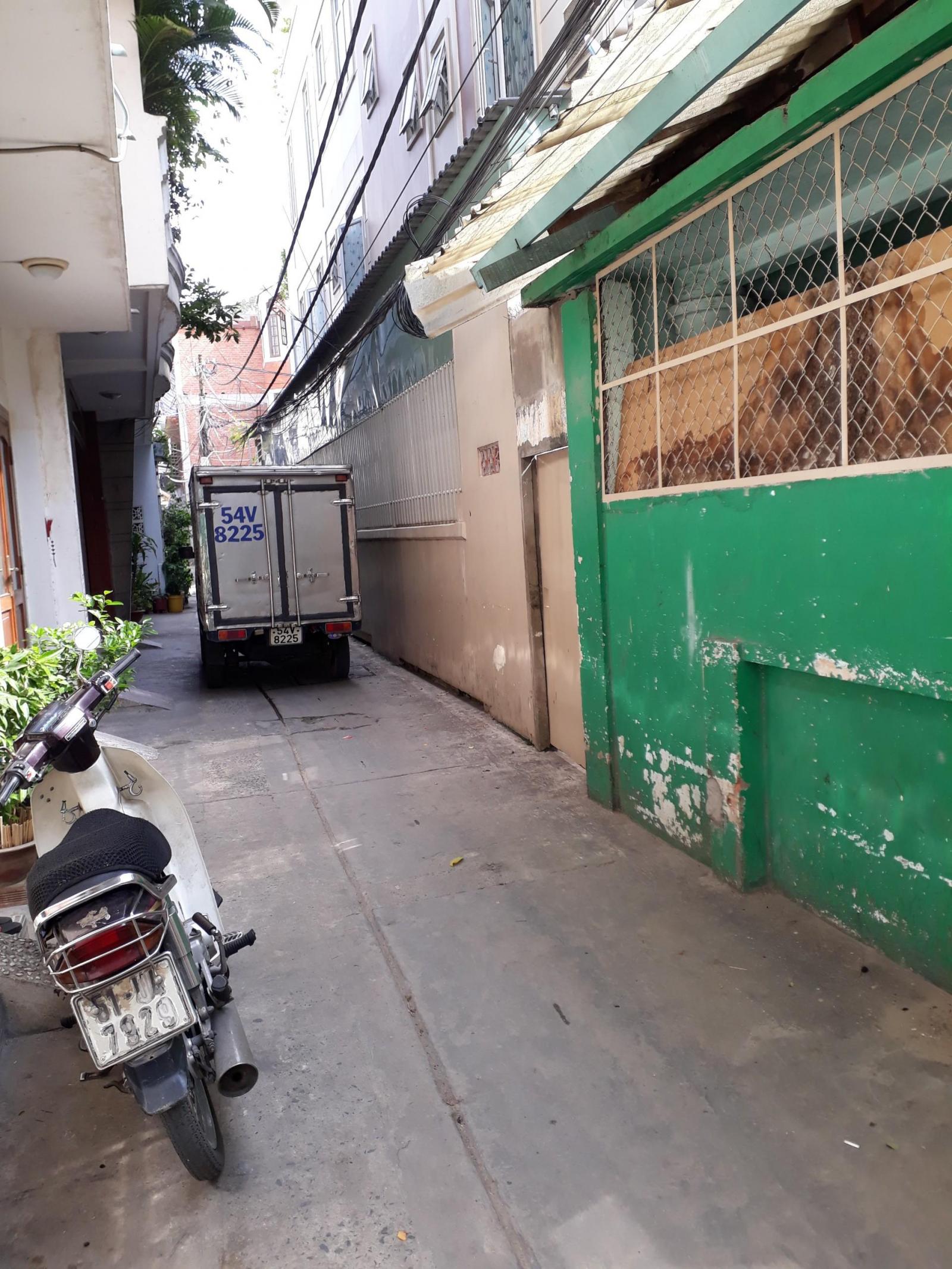 Bán nhà MT đường 3 Tháng 2 ngay sư vạn hạnh, P 12, Q.10, DT: 4 x 16m, 2 lầu ST, giá 24 tỷ TL