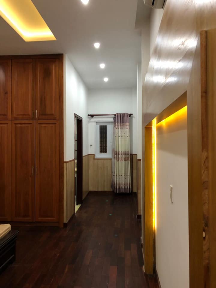 Nhà Nguyễn Thị Minh Khai, Quận 3, 40m2, 5 tầng, 4PN, Giá 5.5 tỷ.