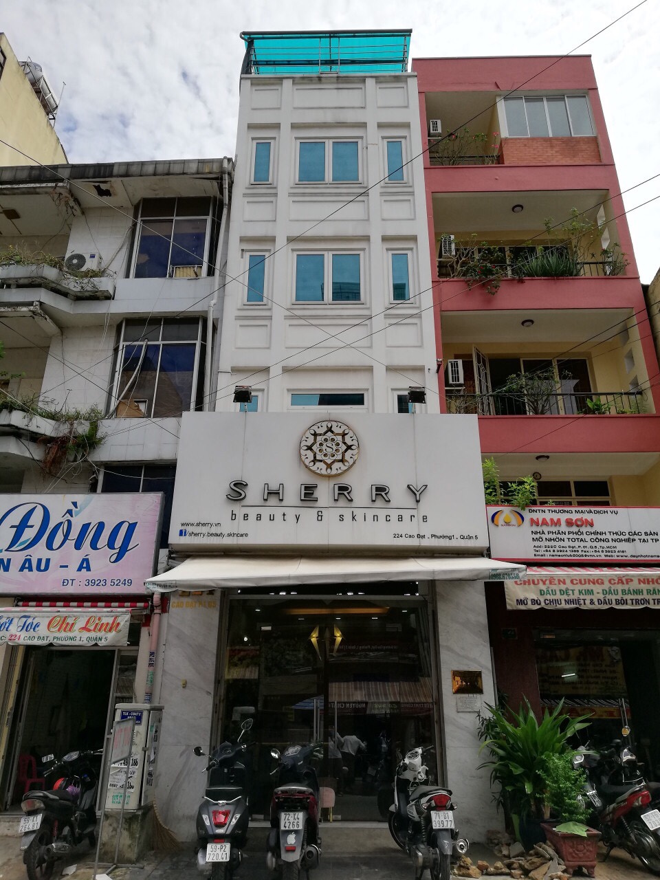 Bán nhà mặt tiền đường Nguyễn Chí Thanh, Phường 9, Quận 5. DT: 4m x 17m, 4 lầu đẹp, giá 22 tỷ TL