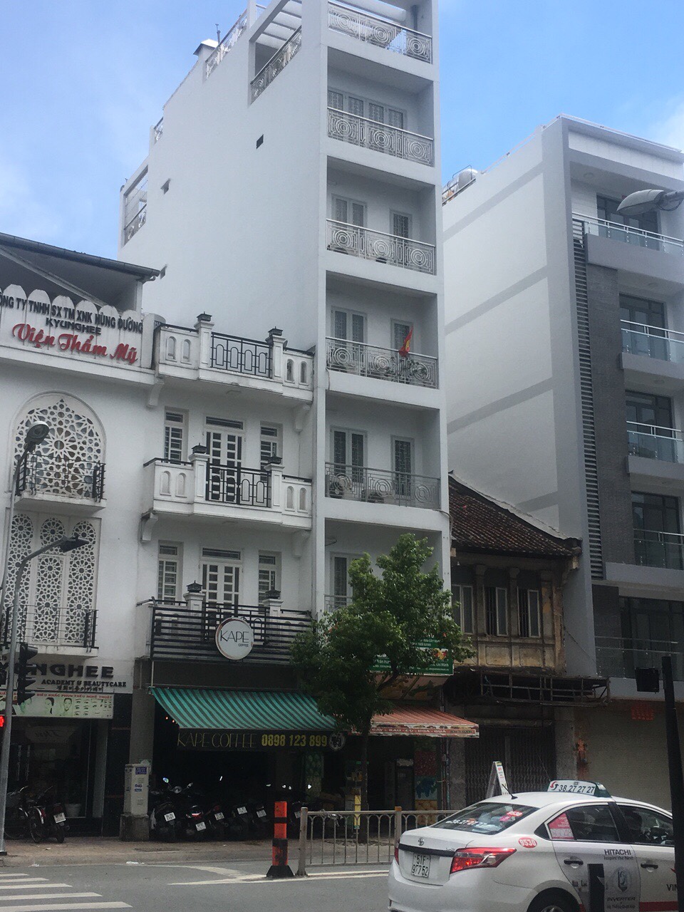 Bán gấp nhà MT Bùi Hữu Nghĩa, quận 5, xéo chợ Hòa Bình, DT 8x21m, hầm 7 tầng thang máy nhà mới