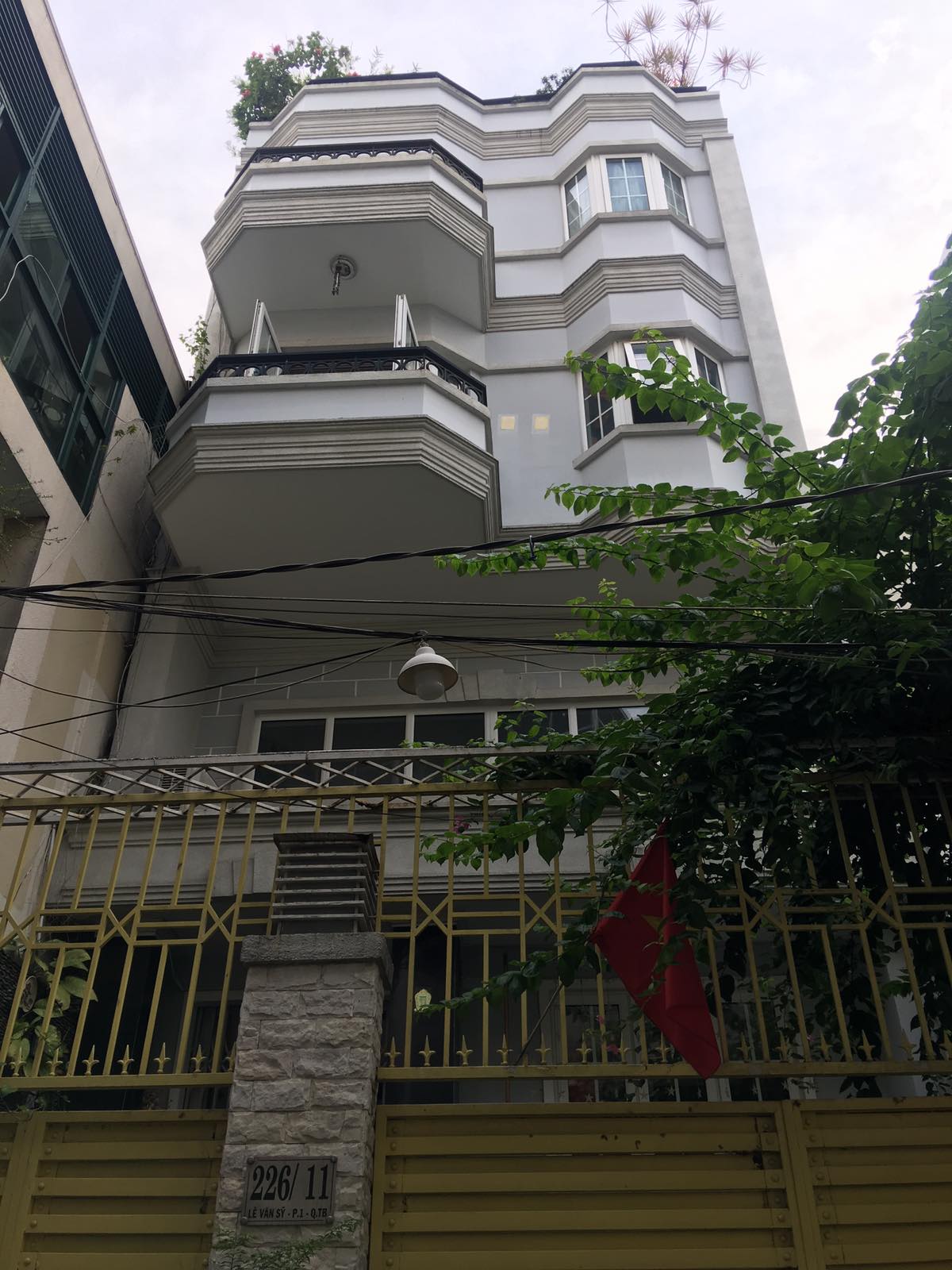 Thiếu nợ bán gấp CHDV 12 Phòng hẻm 8m đường Nguyễn Oanh, P.10, GV ngay ngã 5, 4.4x20m giá 10.8 tỷ