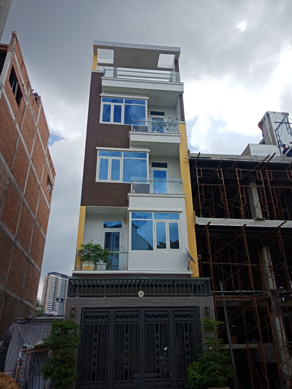 Bán nhà 2 mặt tiền đường D1 (Nguyễn Văn Thương), P. 25, Q. Bình Thạnh diện tích 4x16m 4 lầu 17,5 tỷ