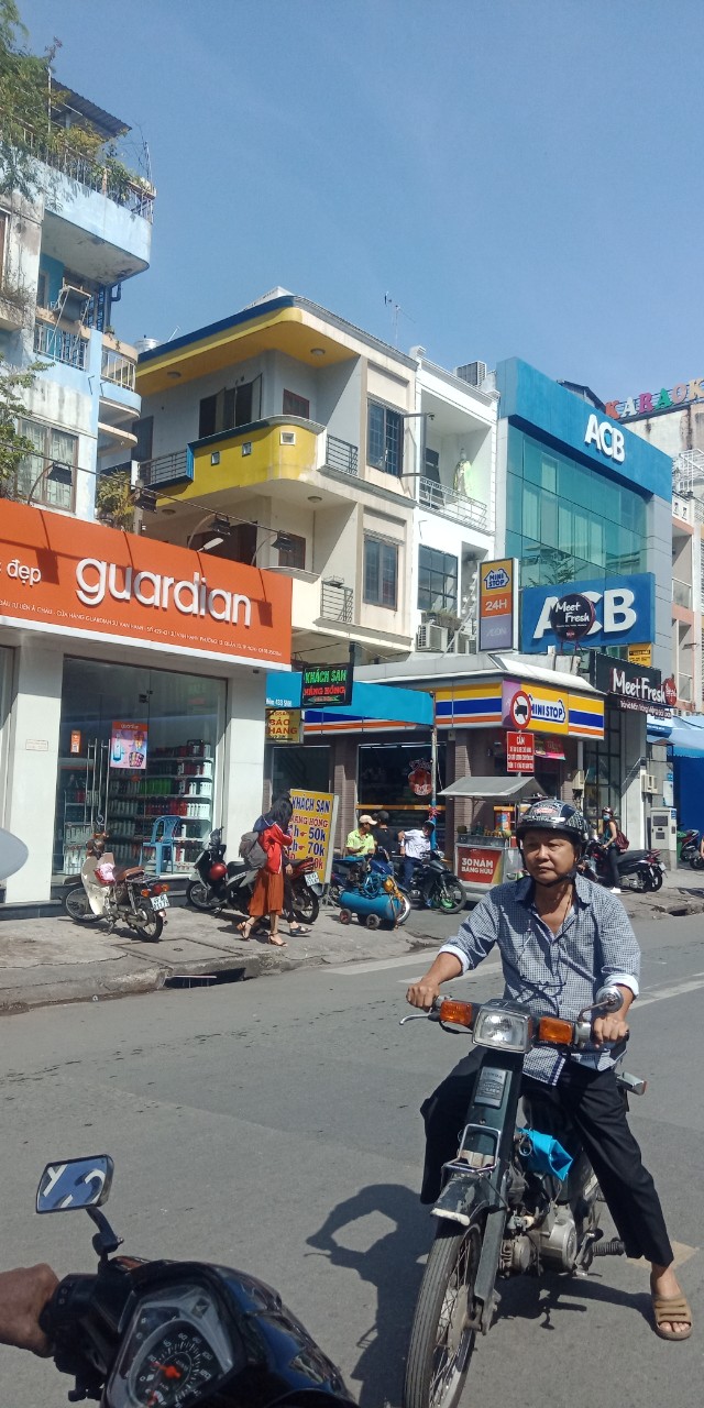 Bán gấp nhà hẻm Trần Bình Trọng Q5 dt 5.5x21m giá 10.2 tỷ