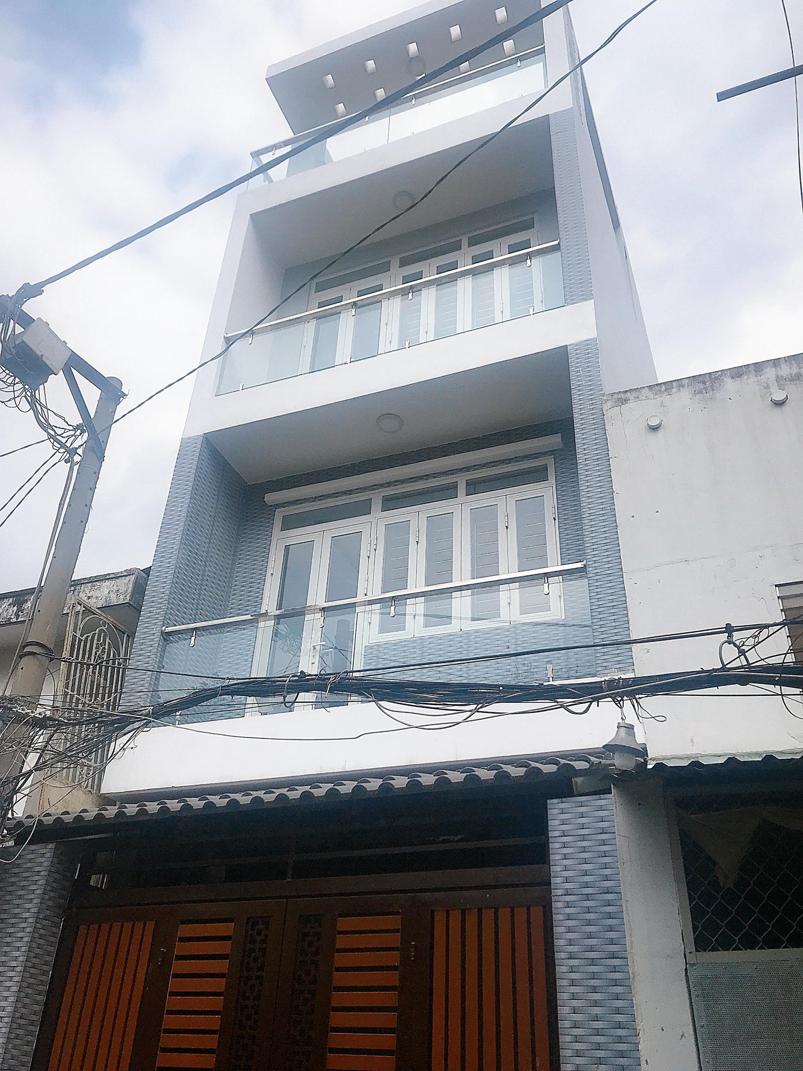 Bán nhà MT Lạc Long Quân, DT: 4m2 x 14m, chỉ vỏn vẹn 14 tỷ 3, Phường 5, Q.11, LH: 0915190011
