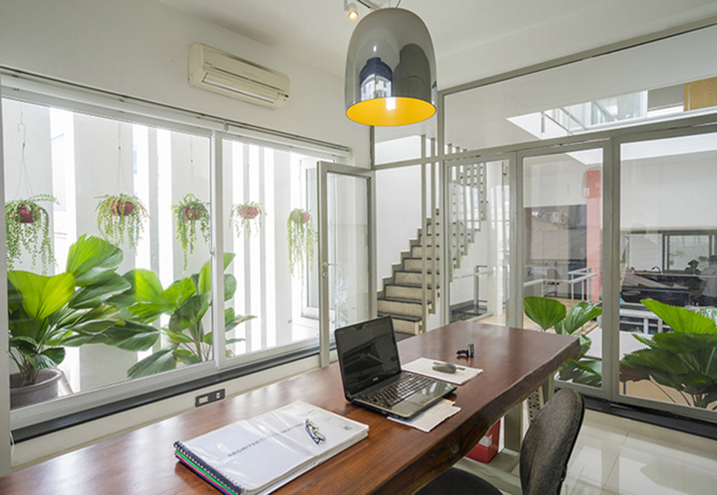 HOT NEWS Mặt tiền Cao Thắng gần Nguyễn Đình Chiểu. Dt: 4x18m. 2 tầng kinh doanh thời trang. 30 tỷ