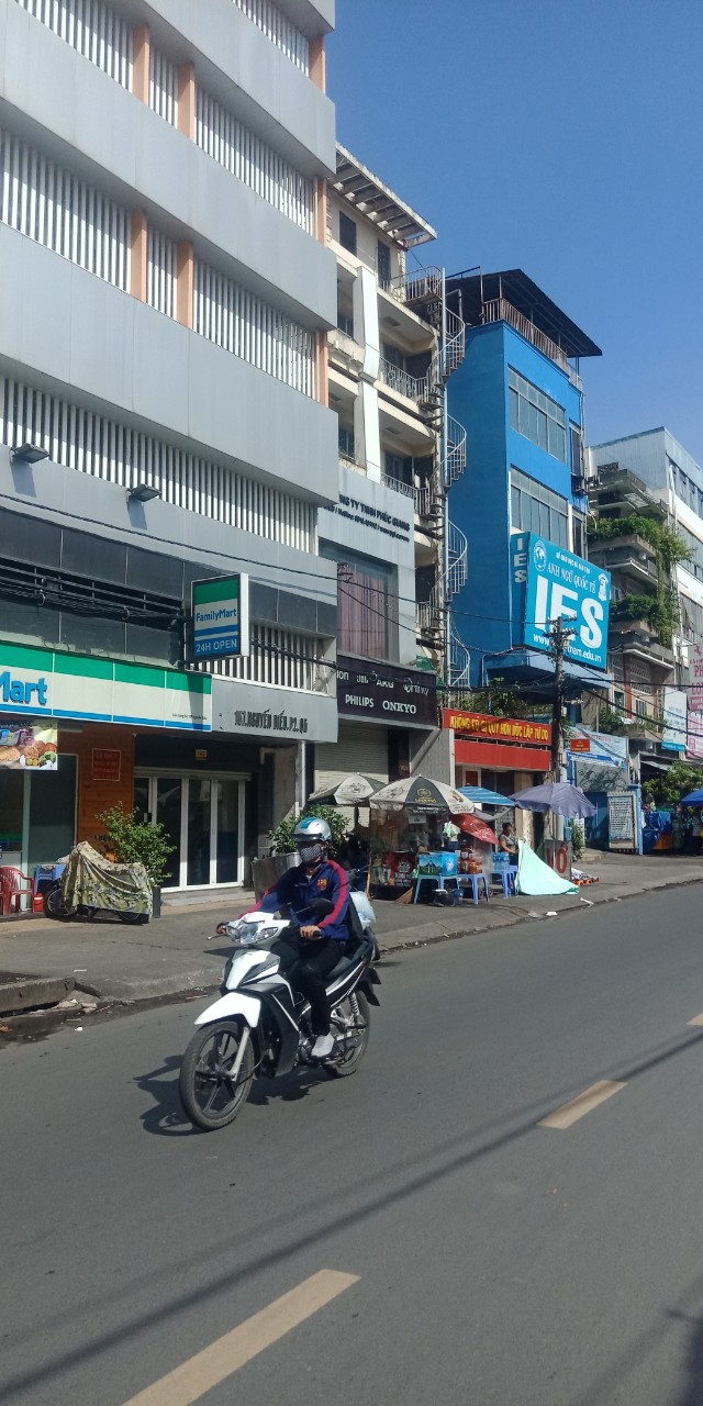 Bán nhà mặt tiền chợ thuốc Nguyễn Giản Thanh Quận 10 DT:11x8m giá chỉ 14 tỷ.rẻ nhất khu vực