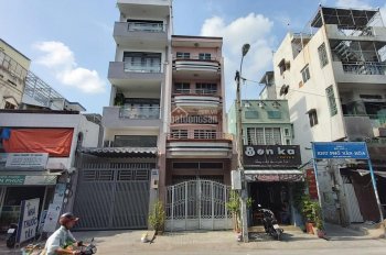 Bán nhà mặt tiền đường Trần Hưng Đạo, Q1, (CN: 72m2), giá 33 tỷ, căn nhà rẻ nhất con đường này