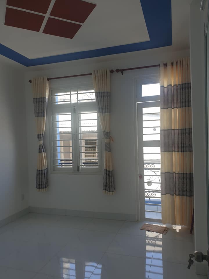 Bán nhà Lê Văn Sỹ, Hẻm xe hơi, 42m2, 3PN, Nhà đẹp lung linh, đầy đủ nội thất. Giá 4,4 tỷ