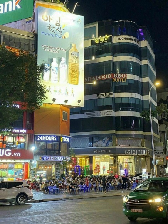 Bán tòa nhà mặt tiền Trương Định, 12 x 20m, nhà 1 hầm 7 lầu giá tốt nhất trung tâm Sài Gòn