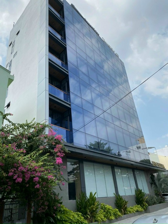 Cần bán Building HXH Nguyễn Trọng Tuyển. DT: 34x10m DTSD 1200m2 HDT 8000 USD