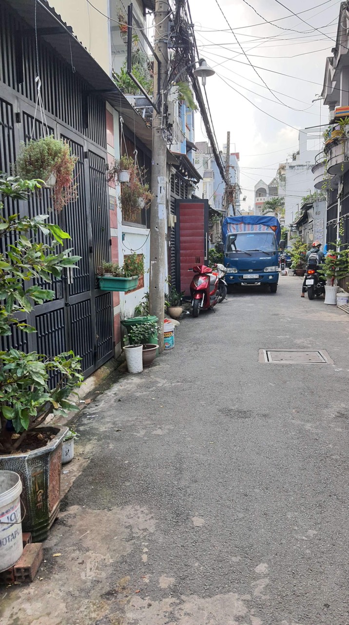 Bán nhà hẻm xe tải đường Bùi Quang Là, P.12, Gò vấp, DT: 4x19 giá 5,3 tỷ