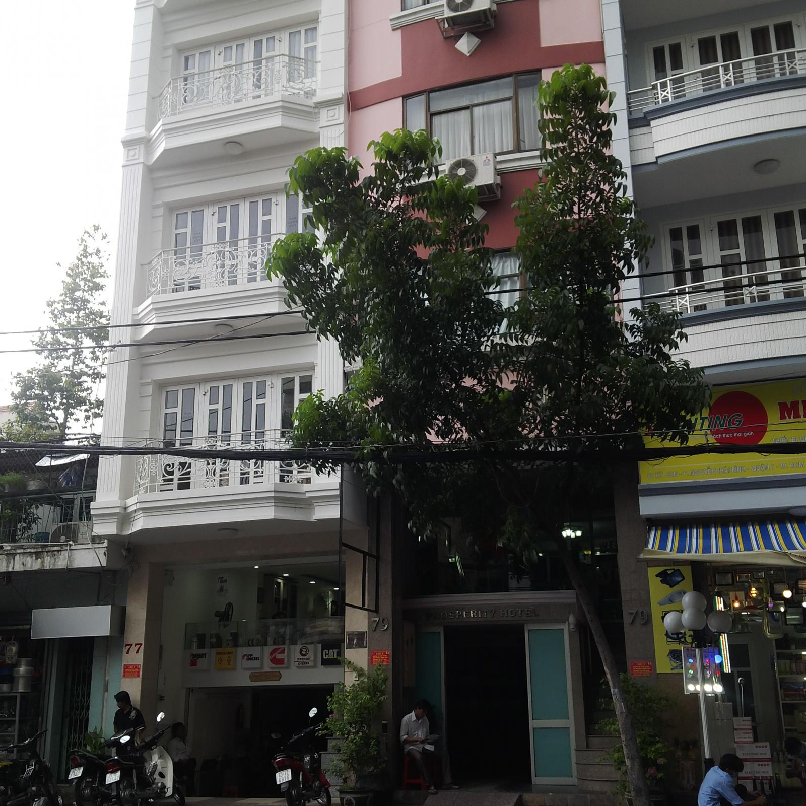 Mặt tiền Quận 5 ngang 12m