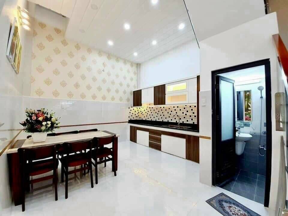 Chỉ 4,5 tỷ, Hẻm xe hơi, CMT8, Quận 10, 35m2, 3 tầng 3 phòng