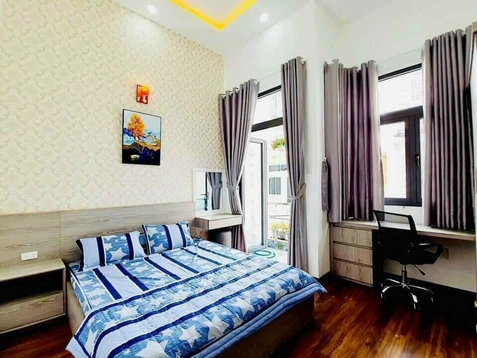 Chỉ 4,5 tỷ, Hẻm xe hơi, CMT8, Quận 10, 35m2, 3 tầng 3 phòng