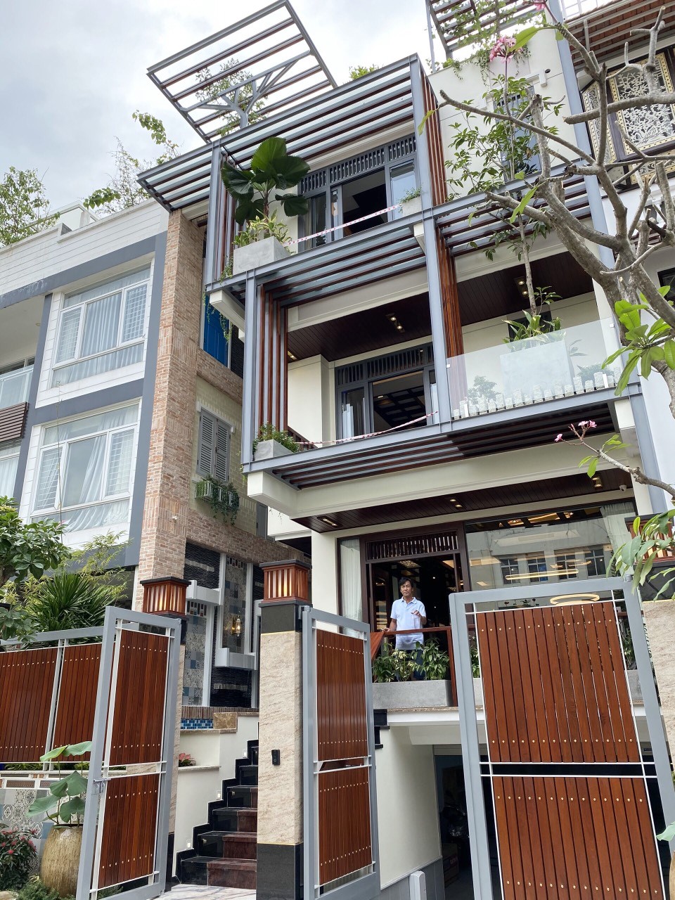 Bán biệt thự khu trung tâm PMH, mới 100% vô ở ngay, DTSD 500m2 hầm 3 lầu st, Bắc, 39tỷ - 0909865538