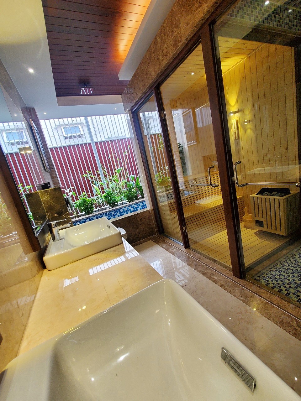 Bán biệt thự khu trung tâm PMH, mới 100% vô ở ngay, DTSD 500m2 hầm 3 lầu st, Bắc, 39tỷ - 0909865538