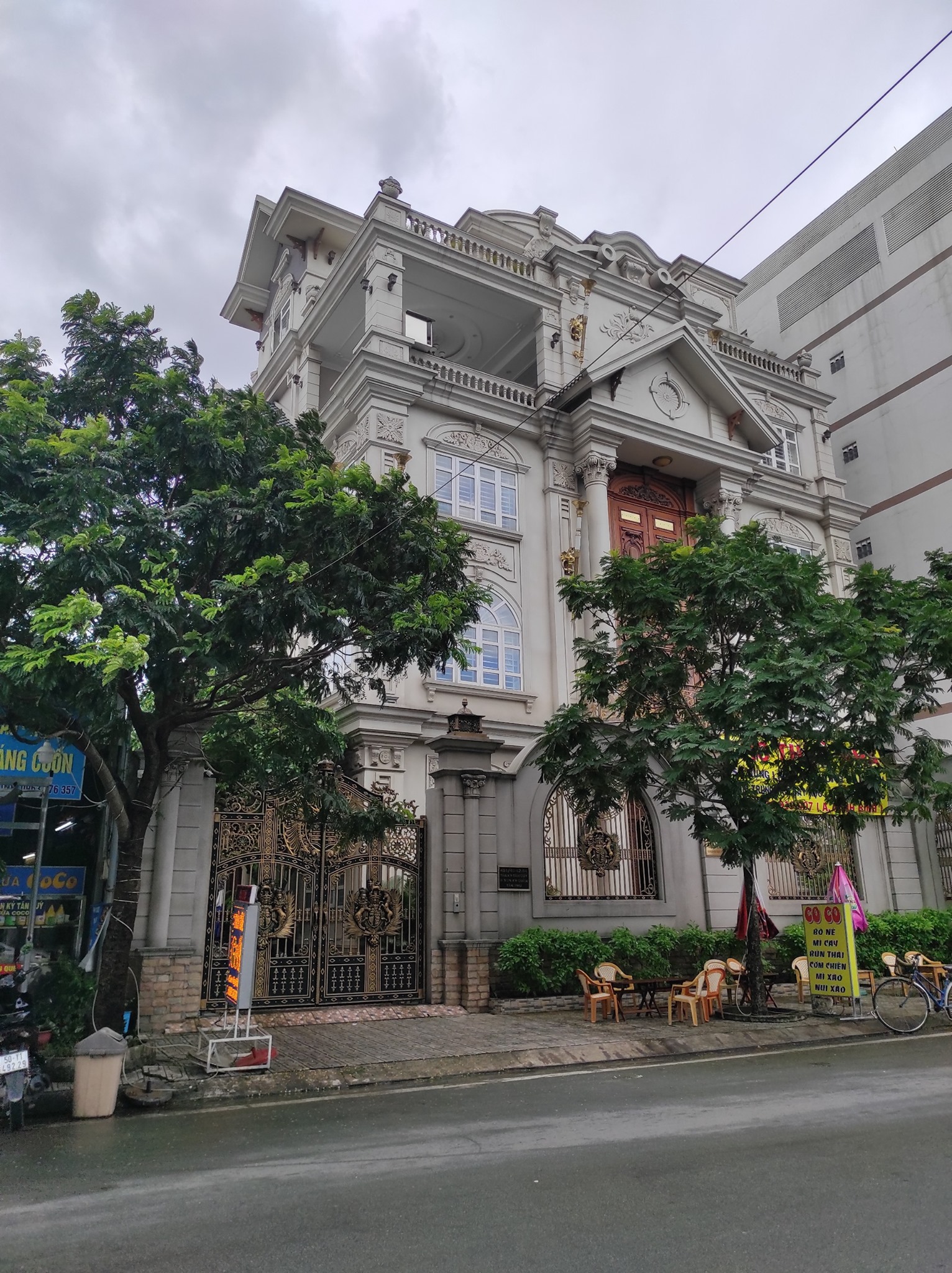 Siêu Biệt Thự Bờ Bao Tân Thắng, Tân Phú, 24x24m, Nhà 4 lầu ST, giá 220 tỷ TL