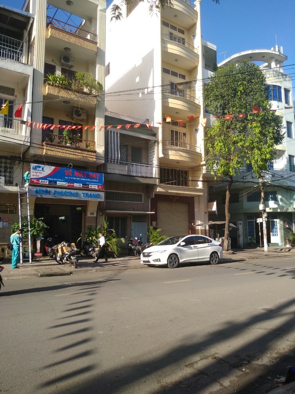  Cần bán gấp nhà khu biệt thự 101 đường Nguyễn Chí Thanh, P 9, Q 5. DT: 8x20m. 25 Tỷ TL.