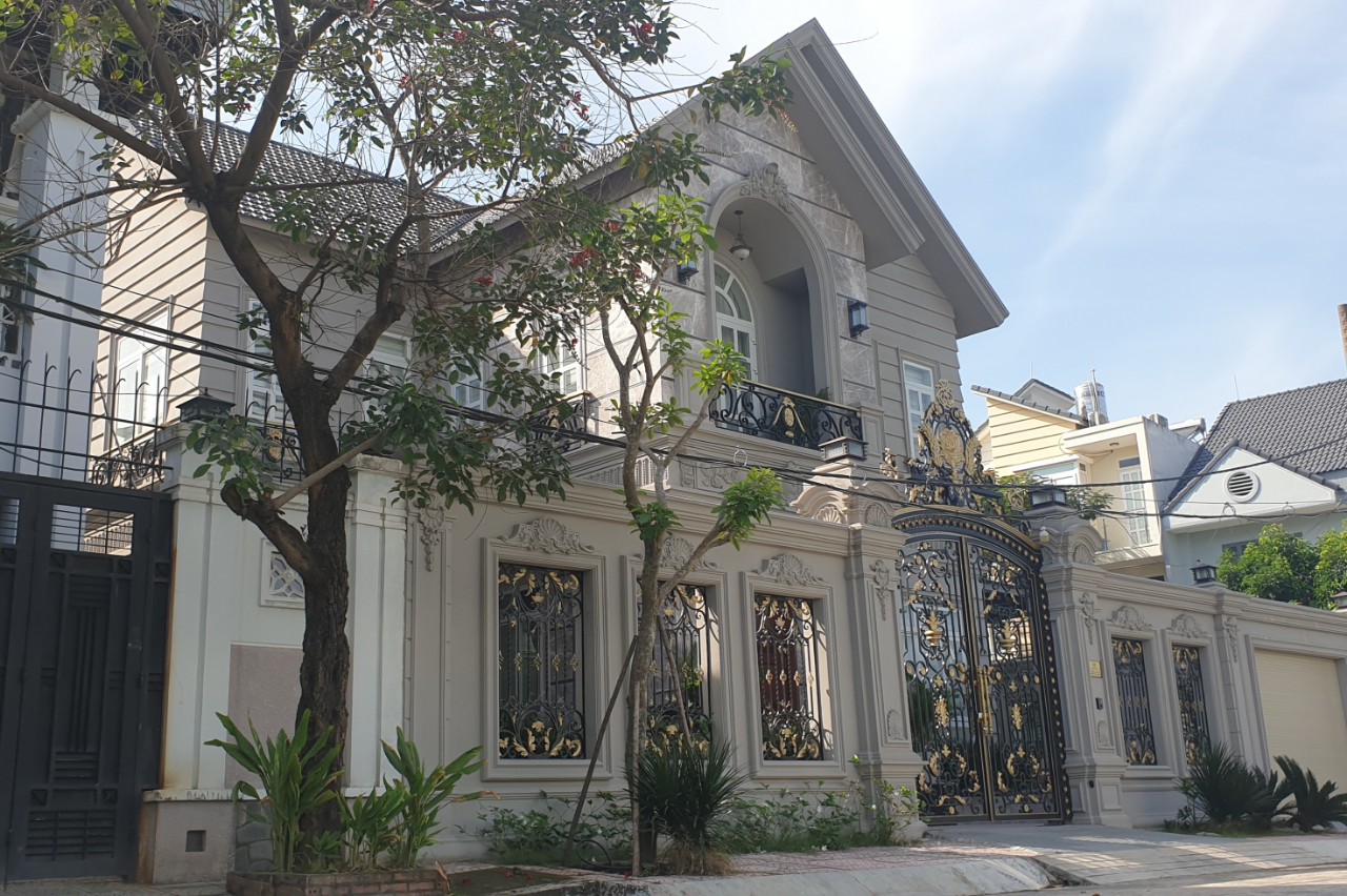 Bán Biệt Thự Đường Lê Quang Định Quận Bình Thạnh, 270 m2 (9m x 30m) nở hậu 10m