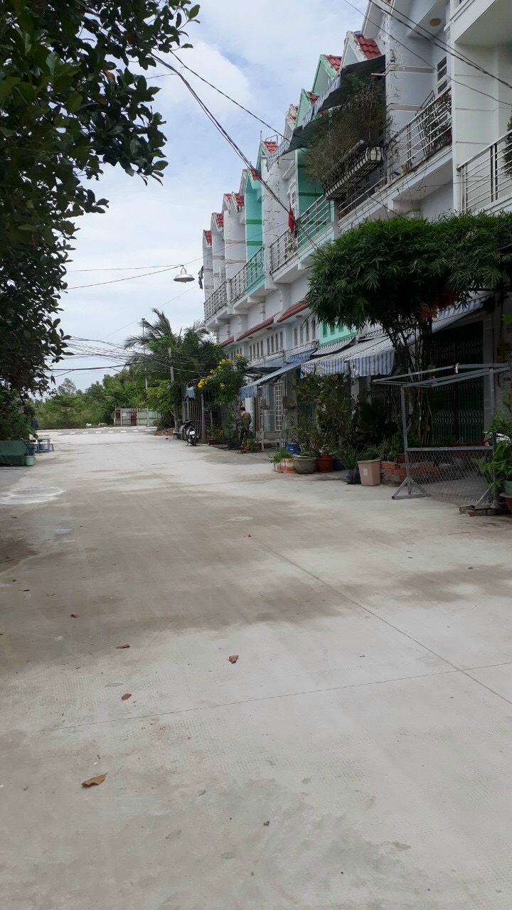 Nhà Phố đồng sở hữu sổ riêng (DT 3x11m)- Khu Hành chánh Huyện Nhà Bè,Nguyễn Bình