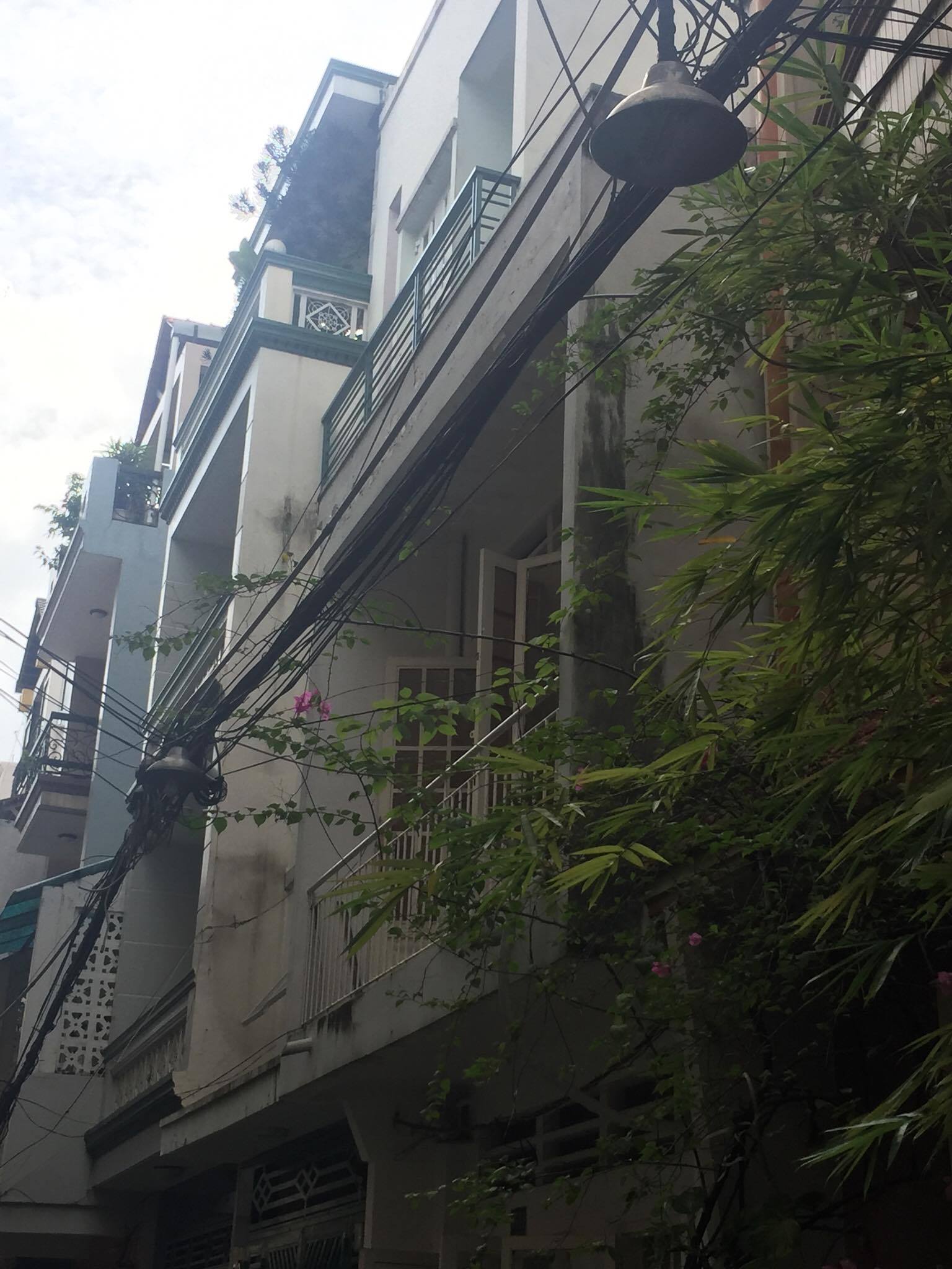 Bán nhà Q. 5 gấp DT: 5,3 x 21m (nở hậu 5,5).