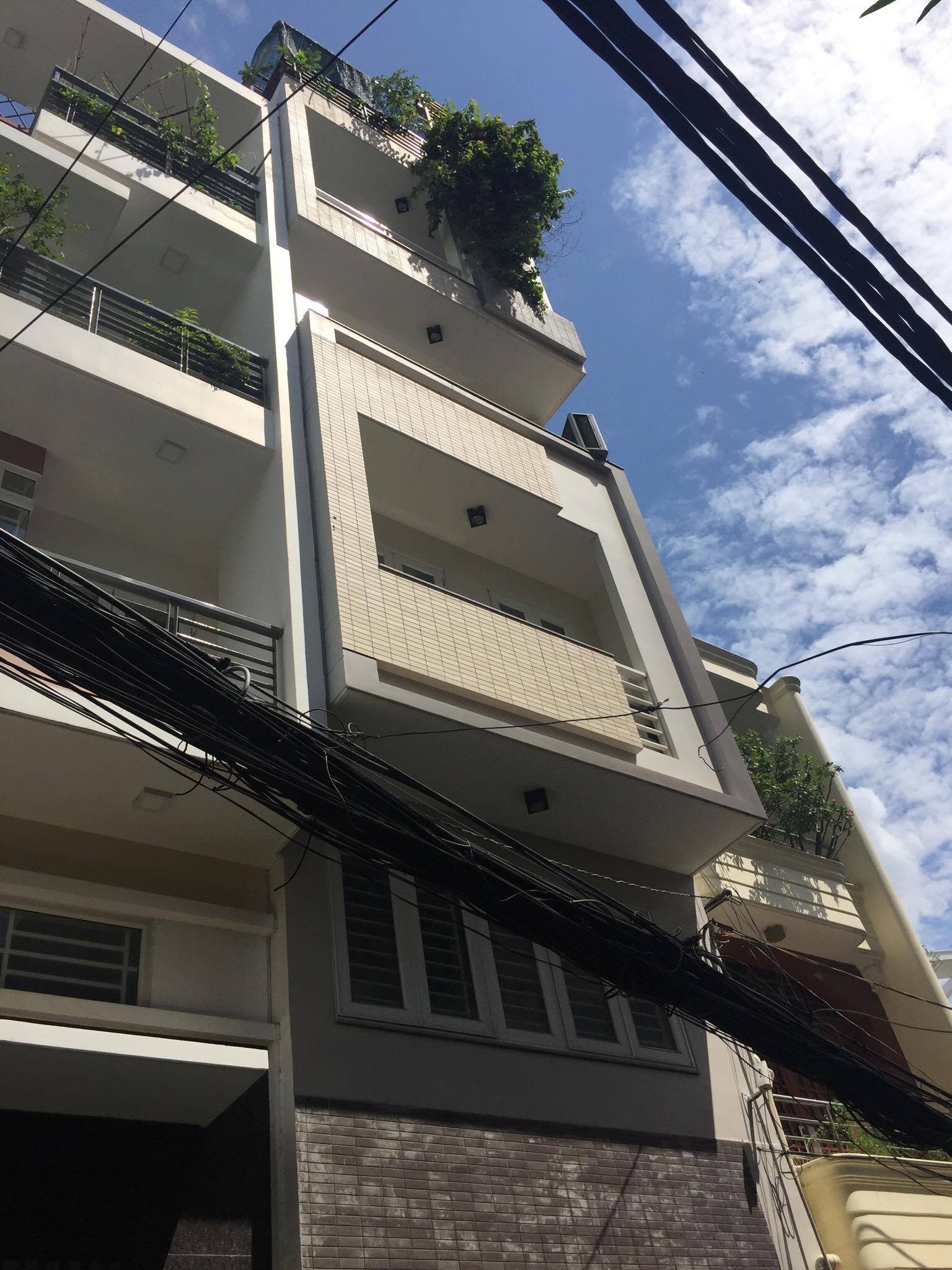 Bán gấp nhà mặt tiền đường Nguyễn Trãi, Phường 2, Quận 5. Nhà 3 lầu, thuê 50tr, Giá 22 tỷ