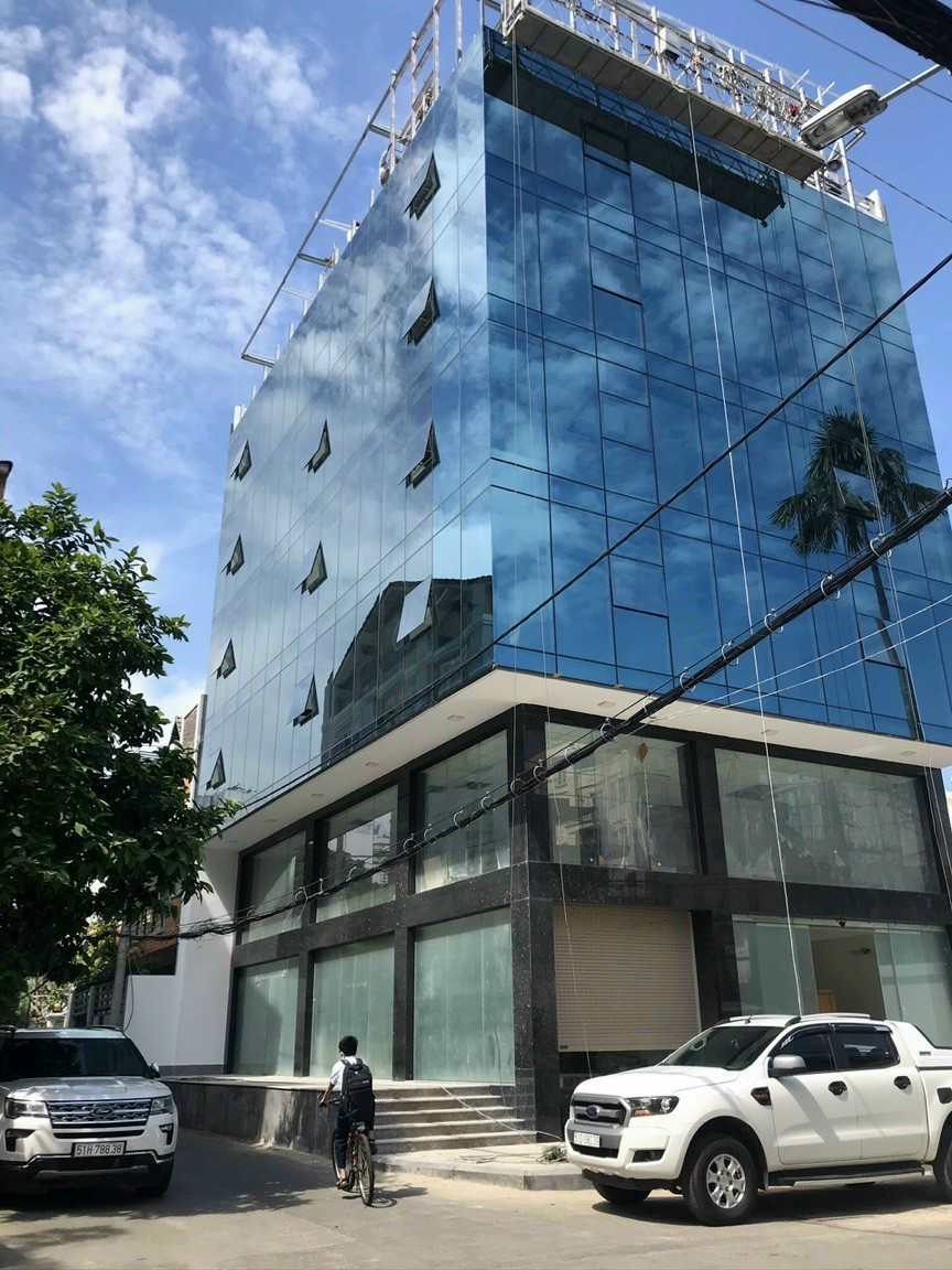 Tòa Nhà mới HẦM 8 TẦNG ngay công viên Phú Nhuận.
