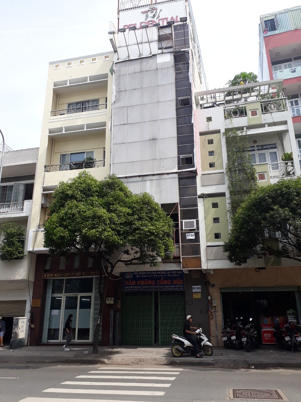  Bán nhà mặt tiền đường Lê Hồng Phong, Quận 5