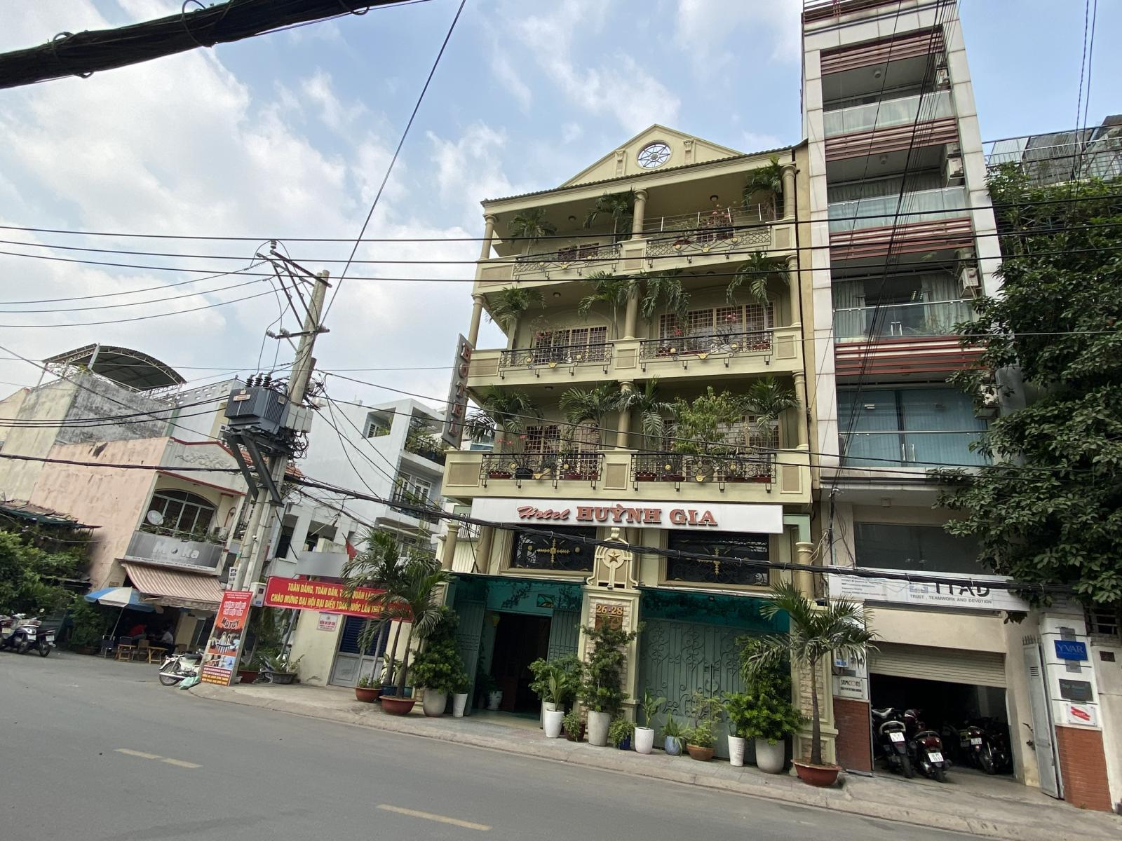 Bán Khách Sạn Đường Nguyễn Cửu Vân Quận Bình Thạnh,DT:8.7x18m+5 Lầu.Giá 53 Tỷ