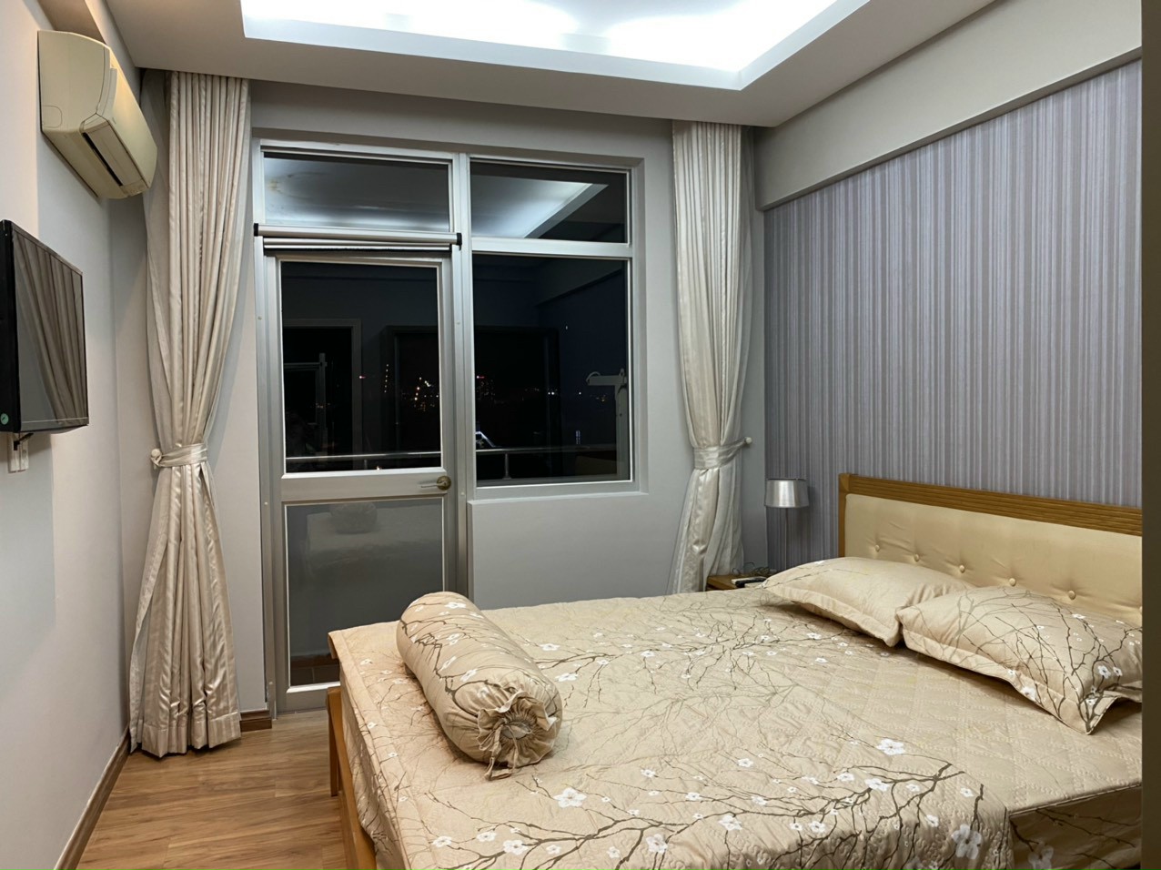 Bán căn hộ park view,phú mỹ hưng,nhà như hình,lầu 5,102m2,3.85 tỷ.Lh 0903920635