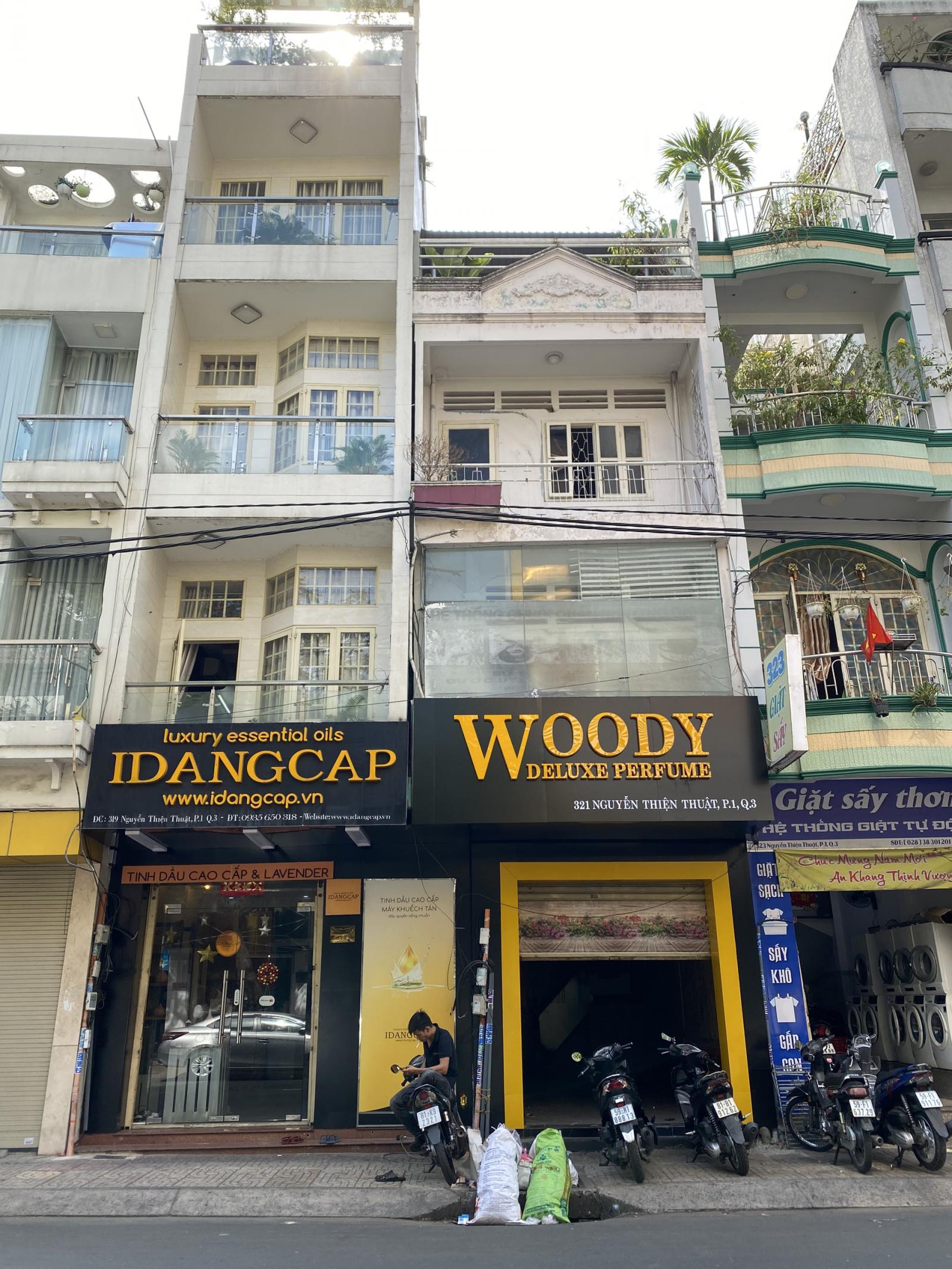 Bán gấp nhà sau căn MT HXH Hòa Hảo- nguyễn tri Phương, DT 5.3x13, trệt 2 lầu. Gía 11.8 tỷ